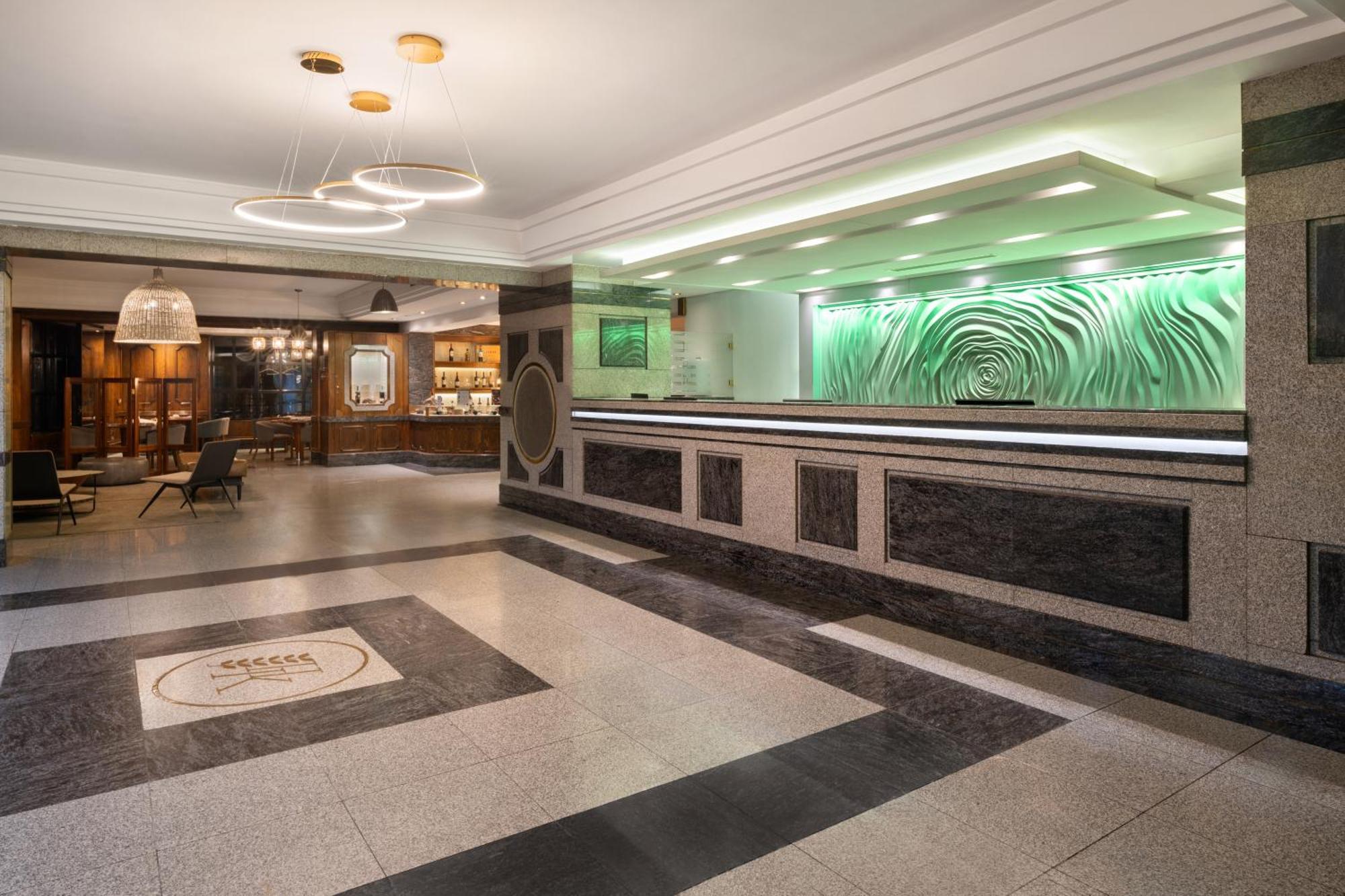 Wyndham Garden Santiago Kennedy Hotel Exterior photo