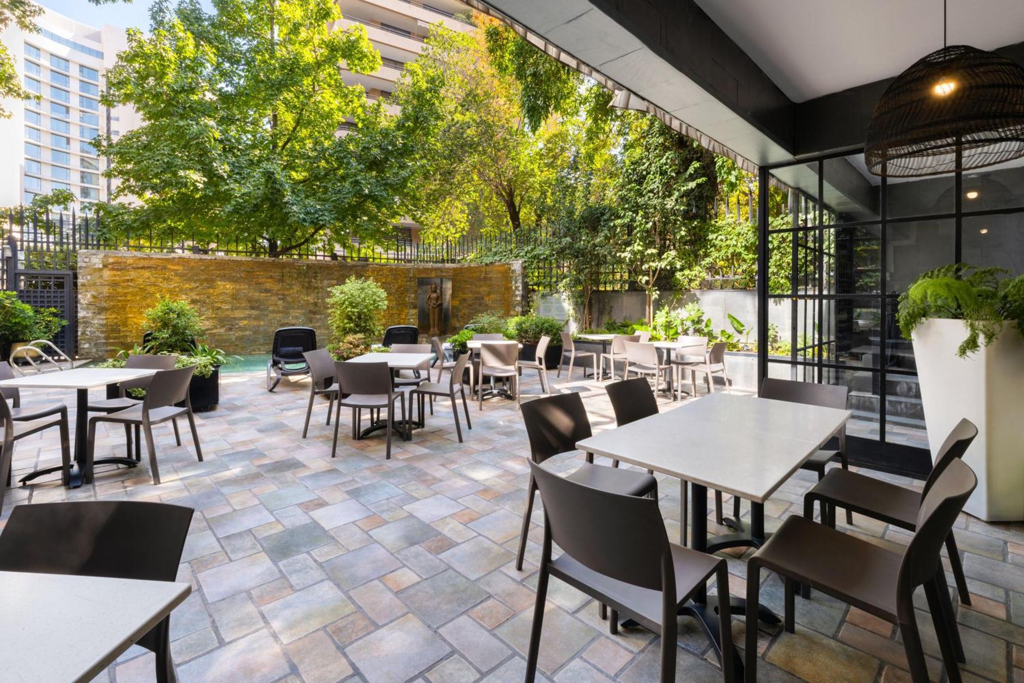 Wyndham Garden Santiago Kennedy Hotel Exterior photo
