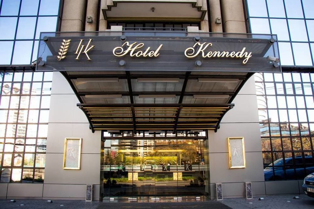 Wyndham Garden Santiago Kennedy Hotel Exterior photo